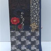 Magnolien vor japanischer Landschaft 