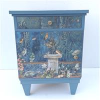 Neugieriger Dachs im Freskengarten