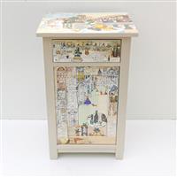 Kleine Stadt am Morgen des Gauklerfests   