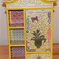 Puppenschrank "Kleine Muster"